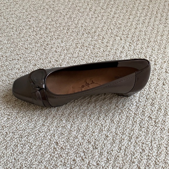 Shoes - Picture 2 of 15